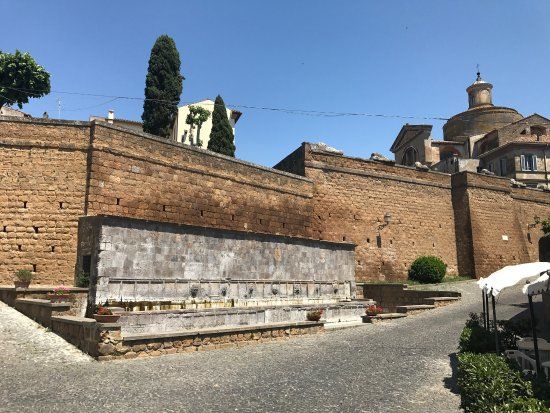 Fontana delle sette cannelle