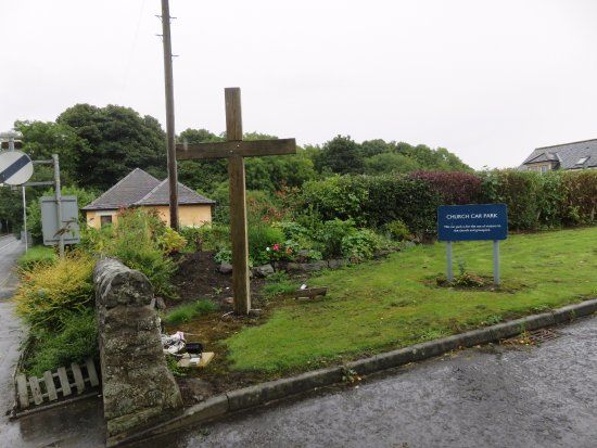 Cairneyhill Parish Church and Graveyard