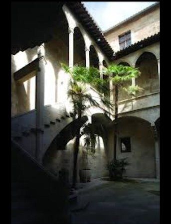 Antic Hospital de Santa Maria