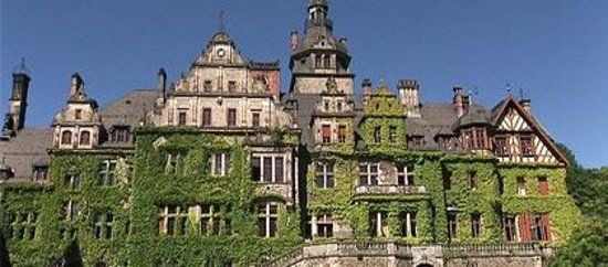 Orangerie und Schloss Ramholz