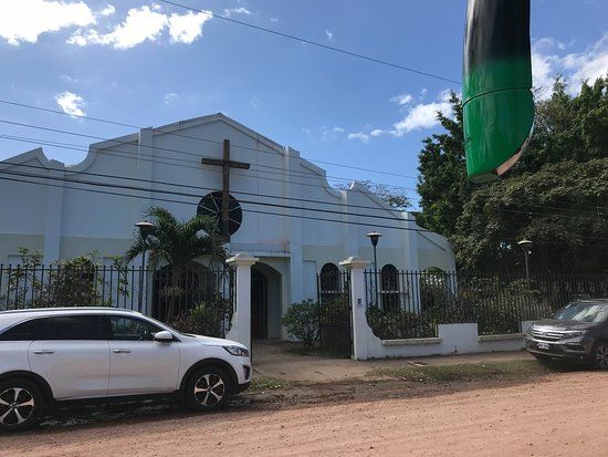 la Iglesia Católica de Playas del Coco