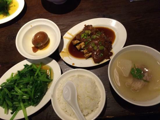 Fu-Ba-Wang Pigs' Knuckles Restaurant