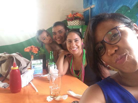 Pescadaria y Pizzeria Mirella y Los Beard