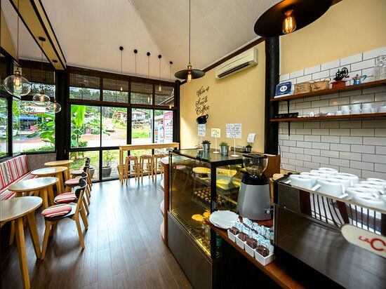 Fruit Tree Lodge & Coffee Shop