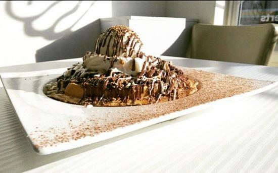 CUBE - Dessert and Deli bar