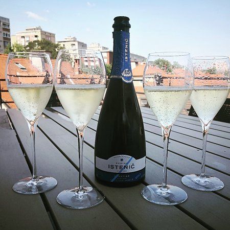 Sparkling wine Istenič