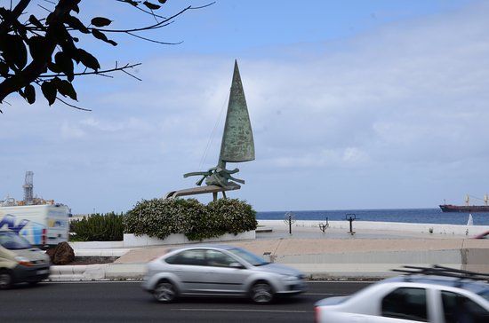 Monumento a la Vela Latina