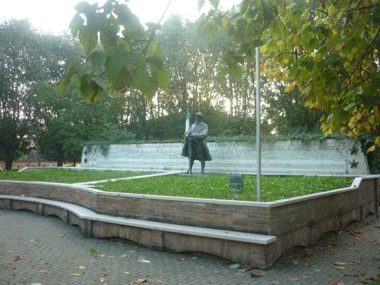 Monumento ai Caduti Della Prima e Della Seconda Guerra Mondiale