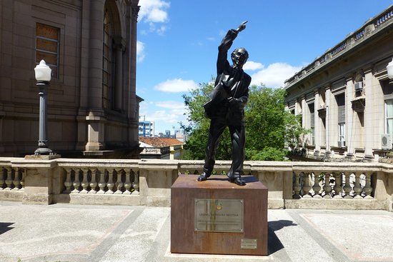 Estátua de Leonel Brizola