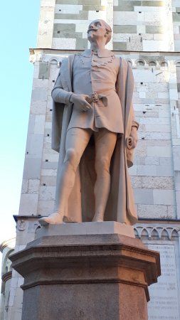 Monumento ad Alessandro Tassoni