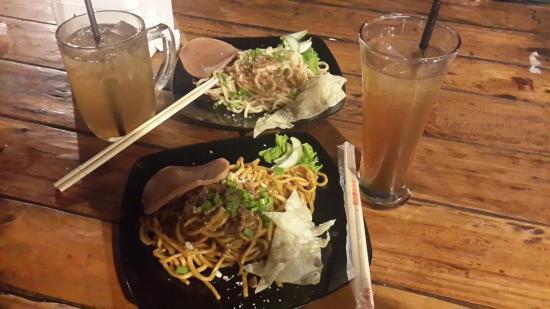 Mie Tomcat Bali