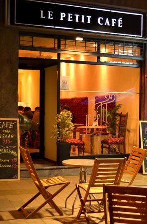 Le Petit Cafe