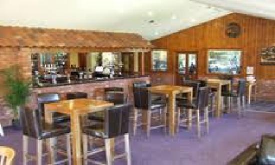 Woodys Bar and Lakeview Restaurant