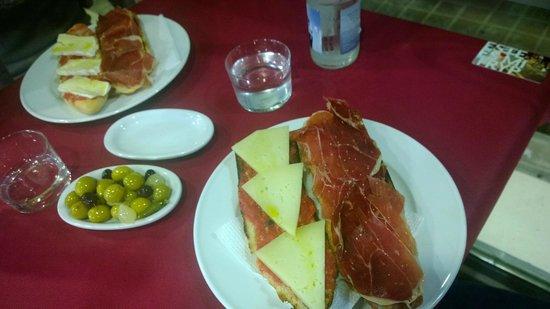 La Taberna Tapas Canas y Vinos