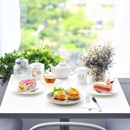 Lareia Cake & Co. Cafe