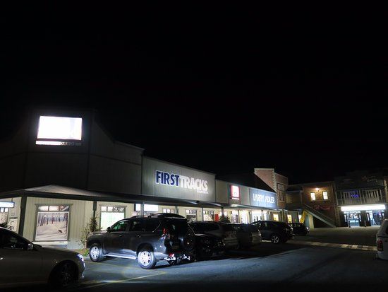 Nugget's Crossing Shopping Centre