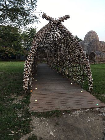 Bamboo & Oyster Castle