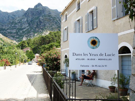 Dans les Yeux de Lucie