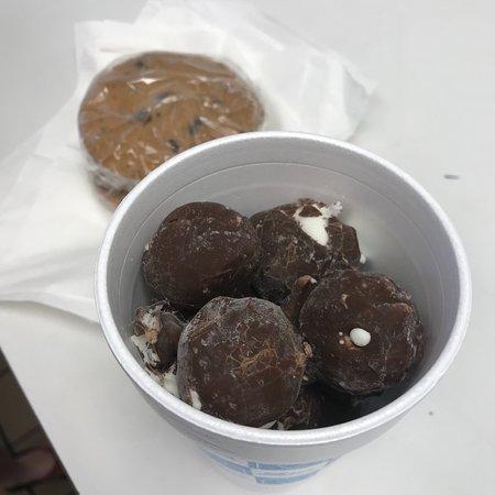 Lic's Deli and Ice Cream