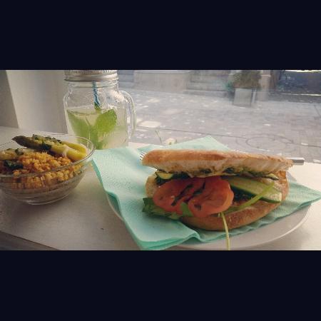 S'Teeblatt Teahouse Restaurant