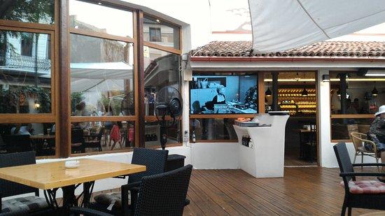 Zebrano Restaurant & Bar