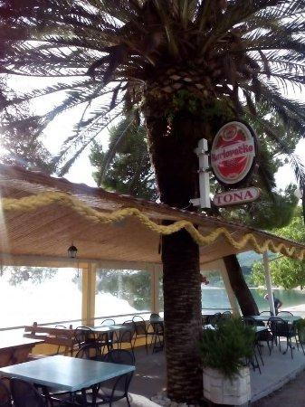 Tona Caffe Bar & Restaurant