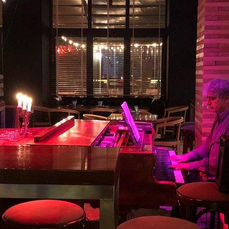 Friends Bar & Dinner