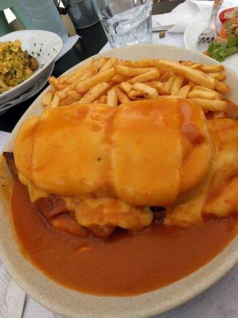 Uma Velha Tinha Um Gato