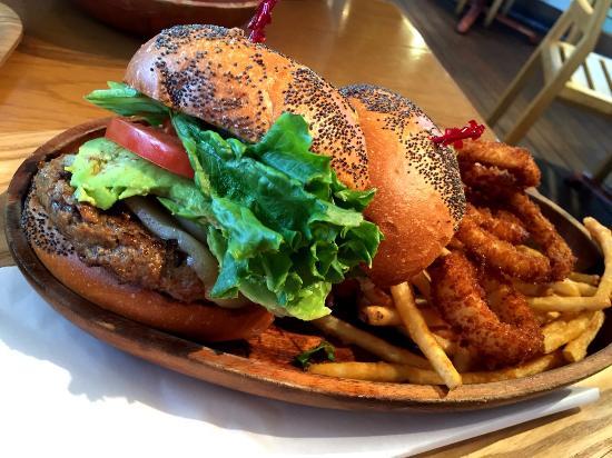 Kua Aina Rinku Premium Outlet