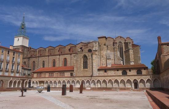Cloître-Cimetière Saint-Jean