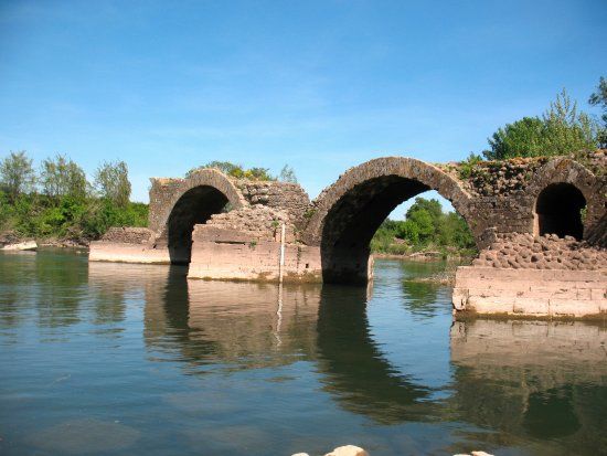 Pont romain de Saint-Thibéry