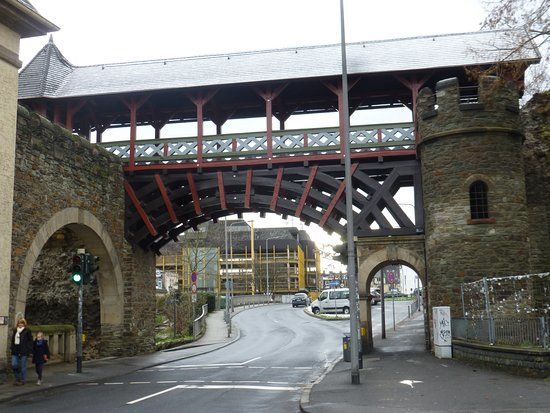 Heidenmauer mit Römertor