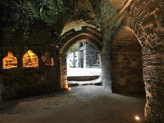 Troglodytes et sarcophages