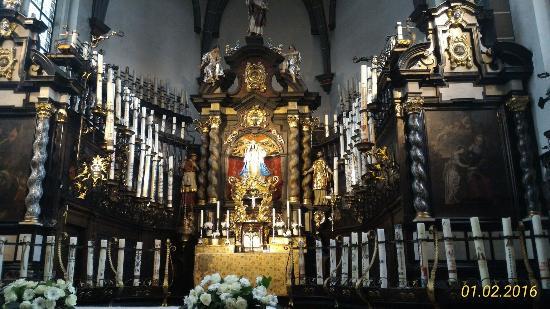 eine Kerzenkapelle
