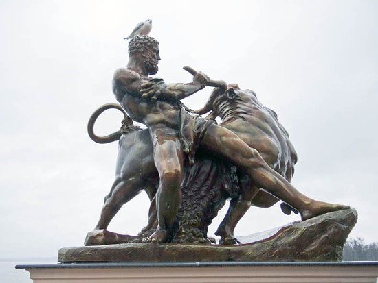 Herakles-Skulptur