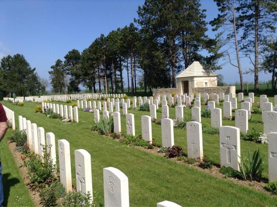 Cimetière militaire Britannique de Bazenville