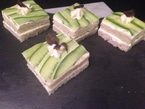 Entourage Oyster & Cocktail Bar