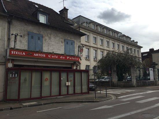 Cafe du Palais