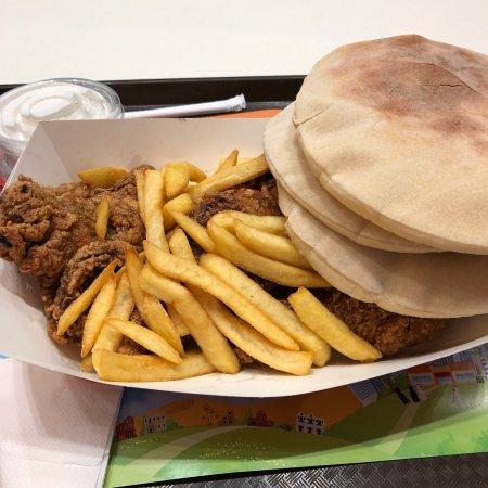 Al Tazaj Fakieh BBQ Chicken Restaurant