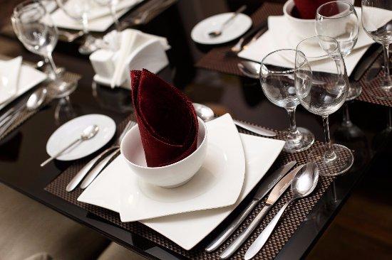 411 Restaurant and Bar