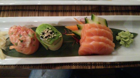 Deus Lounge Bar Sushi & Kitchen