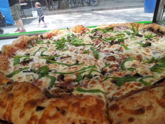 Med Usine de Pizza-Med Pizza Factory