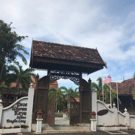 Desa Ukiran Kayu Istana Tengku Long