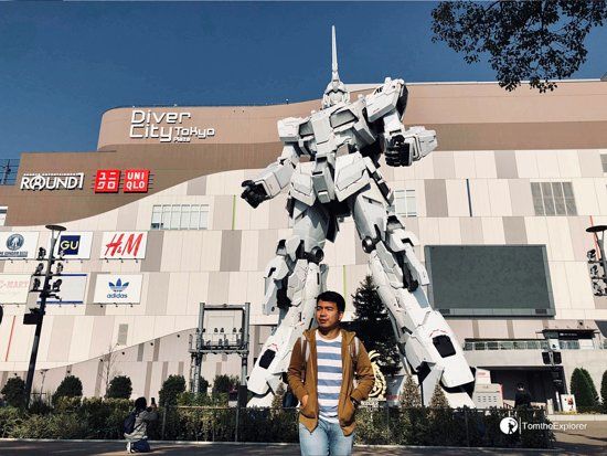The Life-Sized Unicorn Gundam Statue