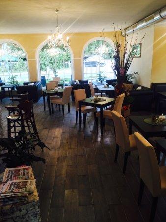 Luna Cafe Bistro Lounge