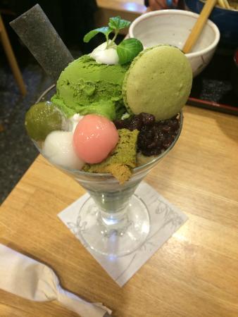 Honke Nishio Yatsuhashi Kiyomizuzaka