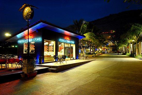 Della Fudge and Chikki Store