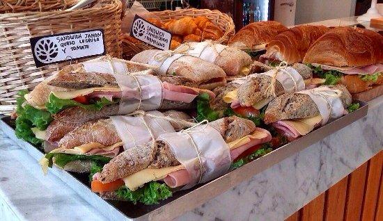 Flora Cocina & Café