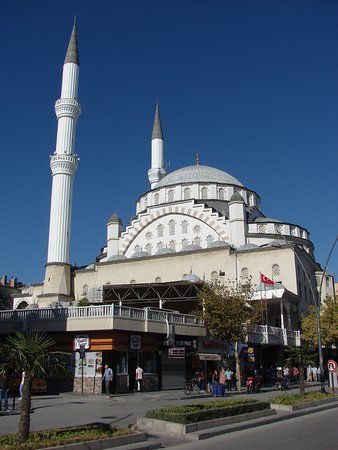 İzzet Paşa Camii