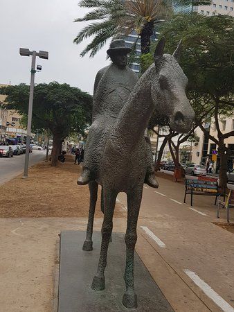 Meir Dizengoff Statue